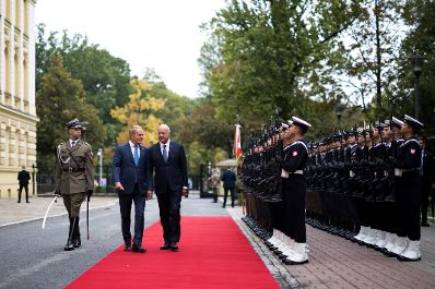 Am 17. September 2026 reiste Bundeskanzler Christian Stocker (3.v.l.) zu einem Arbeitsbesuch nach Warschau. Im Bild mit dem Premierminister von Polen Donald Tusk (2.v.l.).