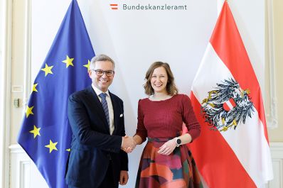 Am 17. M&auml;rz 2025 empfing Bundesministerin Claudia Plakolm (r.) den EU-Kommissar f&uuml;r Inneres und Migration Magnus Brunner (l.) zu einem Gespr&auml;ch.
