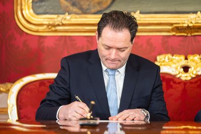 Am 2. April 2025 wurden Regierungsmitglieder von Bundespr&auml;sident Alexander Van der Bellen f&uuml;r neue Zust&auml;ndigkeiten angelobt. Im Bild Bundesminister Norbert Totschnig.