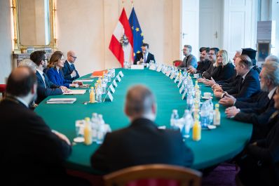 Am 6. Mai 2025 lud Bundesministerin Claudia Plakolm anl&auml;sslich des &bdquo;Empfang zur Osterzeit&ldquo; zahlreiche Vertreter der Kirchen und Religionsgesellschaften in &Ouml;sterreich, ins Bundeskanzleramt ein.