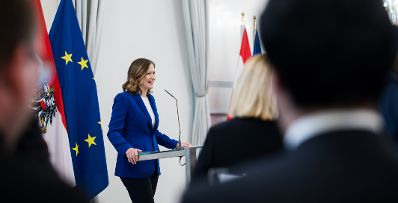 Am 6. Mai 2025 lud Bundesministerin Claudia Plakolm (im Bild) anl&auml;sslich des &bdquo;Empfang zur Osterzeit&ldquo; zahlreiche Vertreter der Kirchen und Religionsgesellschaften in &Ouml;sterreich, ins Bundeskanzleramt ein.