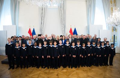 Am 6. Mai 2025 lud Bundesministerin Claudia Plakolm anl&auml;sslich des &bdquo;Empfang zur Osterzeit&ldquo; zahlreiche Vertreter der Kirchen und Religionsgesellschaften in &Ouml;sterreich, ins Bundeskanzleramt ein.