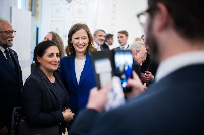 Am 6. Mai 2025 lud Bundesministerin Claudia Plakolm (m.) anl&auml;sslich des &bdquo;Empfang zur Osterzeit&ldquo; zahlreiche Vertreter der Kirchen und Religionsgesellschaften in &Ouml;sterreich, ins Bundeskanzleramt ein.