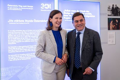 Am 9. Mai 2025 lud Bundesministerin Claudia Plakolm (l.) zu einer Veranstaltung im Bundeskanzleramt ein.