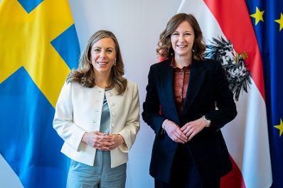Am 14. Mai 2025 empfing Bundesministerin Claudia Plakolm (r.) die schwedischen EU-Ministerin Jessica Rosencrantz (l.) zu einem Arbeitsbesuch im Bundeskanzleramt.