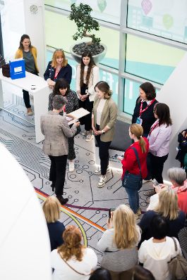 Am 16. Mai 2025 besuchte Bundesministerin Claudia Plakolm im Rahmen ihres Bundesl&auml;ndertages das Halbleiterherstellungsunternehmen Infineon.