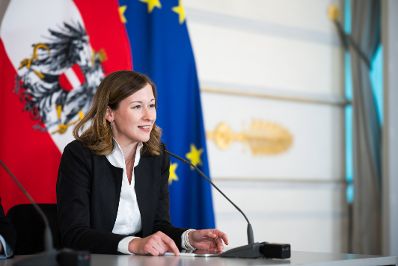 Am 20. Mai 2025 empfing Bundesministerin Claudia Plakolm (im Bild) den Minister f&uuml;r Europ&auml;ische Integration der Republik Serbien Nemanja Starovic zu einem Arbeitsbesuch im Bundeskanzleramt.