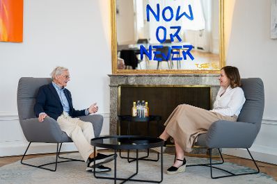 Am 20. Mai 2025 empfing Bundesministerin Claudia Plakolm (r.) Bundeskanzler a.D. Wolfgang Sch&uuml;ssel (l.) zu einem Arbeitsgespr&auml;ch.