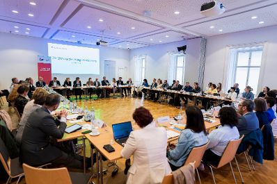 Am 22. Mai 2025 nahm Bundesministerin Claudia Plakolm an der Sitzung des Integrationsbeirat teil.