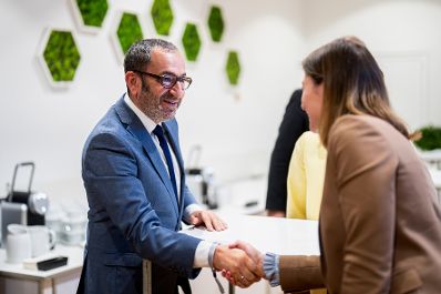 Am 22. Mai 2025 nahm Bundesministerin Claudia Plakolm (r.) an der Sitzung des Integrationsbeirat teil.