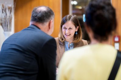 Am 22. Mai 2025 nahm Bundesministerin Claudia Plakolm (m.) an der Sitzung des Integrationsbeirat teil.