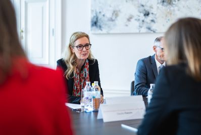 Am 23. Mai 2025 empfing Bundesministerin Claudia Plakolm die stellvertretende Regierungschef des F&uuml;rstentums Liechtenstein Sabine Monauni (m.) zu einem Arbeitsgespr&auml;ch im Bundeskanzleramt.