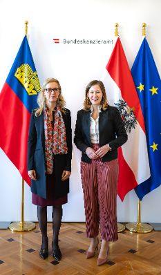 Am 23. Mai 2025 empfing Bundesministerin Claudia Plakolm (r.) die stellvertretende Regierungschef des F&uuml;rstentums Liechtenstein Sabine Monauni (l.) zu einem Arbeitsgespr&auml;ch im Bundeskanzleramt.