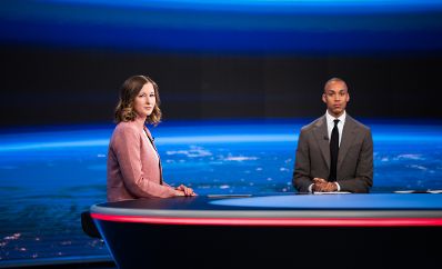 Am 28. Mai 2025 war Bundesministerin Claudia Plakolm (l.) zu Gast in der ZIB 2.