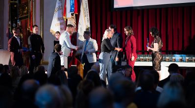 Am 3. Juni 2025 nahm Bundesministerin Claudia Plakolm (2.v.r.) an der Festveranstaltung &bdquo;Erfolgreich gemeistert&ldquo; teil.