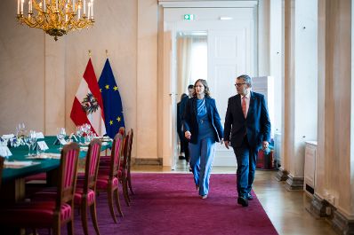 Am 10. Juli 2025 empfing Bundesministerin Claudia Plakolm (l.) den Staatsminister des Freistaates Bayern Florian Herrmann (r.) zu einem Arbeitsgespr&auml;ch im Bundeskanzleramt.