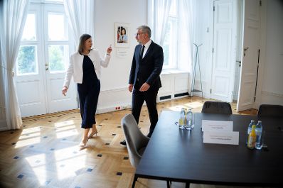 Am 14. Juli 2025 empfing Bundesministerin Claudia Plakolm (l.) den slowakischen Europastaatssekret&auml;r Marko &Scaron;tucin (r.) zu einem Gespr&auml;ch.