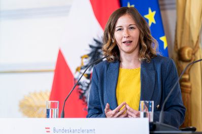 Am 25. August 2025 gab Bundesministerin Claudia Plakolm (im Bild) gemeinsam mit der Leiterin der Direktion Bev&ouml;lkerung der Statistik Austria, Regina Fuchs eine Pressekonferenz zum Thema Elementarp&auml;dagogik.