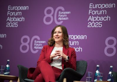 Am 26. August 2025 nahm Bundesministerin Claudia Plakolm (im Bild) am mehrt&auml;gigem Forum Alpbach teil.