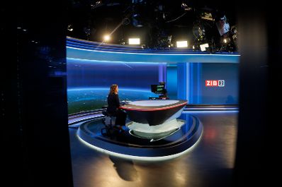 Am 10. September 2025 war Bundesministerin Claudia Plakolm (im Bild) zu Gast in der ZIB 2.