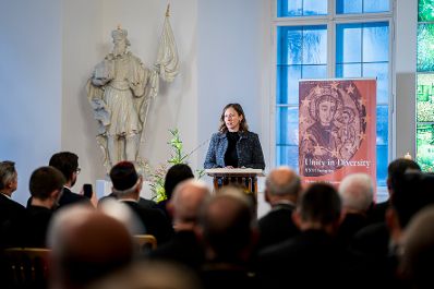 Am 10. September 2025 nahm Bundesministerin Claudia Plakolm an der Vollversammlung der Bisch&ouml;fe teil.