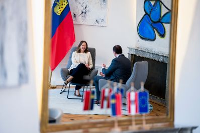 Am 25. September 2025 empfing Bundesministerin Claudia Plakolm (l.) Regierungsrat Emanuel Sch&auml;dler (r.) der Regierung des F&uuml;rstentums Liechtenstein, zu einem Arbeitsbesuch im Bundeskanzleramt.