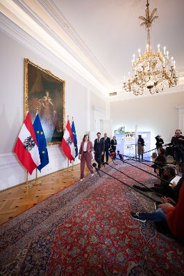 Am 1. Oktober 2025 nahmen (v.l.n.r.) Bundesministerin Claudia Plakolm, Bundesminister Christoph Wiederkehr und Staatssekret&auml;r J&ouml;rg Leichtfried am Doorstep vor dem Ministerrat teil.
