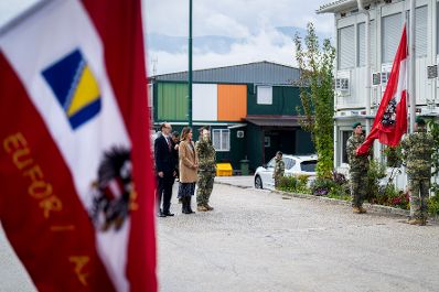 Am 10. Oktober 2025 setzte Bundesminister Claudia Plakolm (m.) ihre Westbalkantour fort. Im Bild beim Besuch der EUFOR Althea.