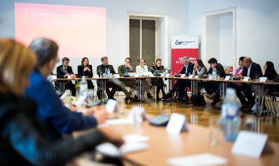 Am 15. Oktober 2025 nahm Bundesministerin Claudia Plakolm am 6. Expert/innen Forum des &Ouml;IF zur Integration von qualifizierten Zuwander/innen und Schl&uuml;sselarbeitskr&auml;ften im Haus der Ingenieure teil.