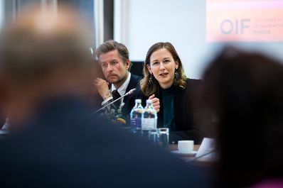 Am 15. Oktober 2025 nahm Bundesministerin Claudia Plakolm (im Bild) am 6. Expert/innen Forum des &Ouml;IF zur Integration von qualifizierten Zuwander/innen und Schl&uuml;sselarbeitskr&auml;ften im Haus der Ingenieure teil.