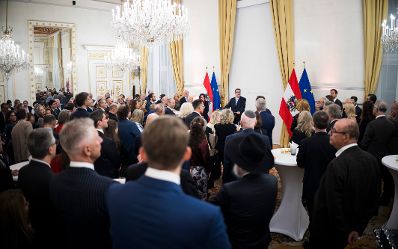 Am 22. Oktober 2025 gab Bundesministerin Claudia Plakolm gemeinsam mit Staatssekret&auml;r Alexander Pr&ouml;ll einen Abendempfang zum j&uuml;dischen Neujahrstag &quot;Rosch ha-Schana&quot; im Bundeskanzleramt. Im Bild mit Oskar Deutsch (m.r.) Pr&auml;sident der Israelitischen Kultusgemeinde.