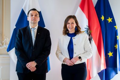 Am 6. November 2025 empfing Bundesministerin Claudia Plakolm (r.) den finnischen Minister f&uuml;r europ&auml;ische Angelegenheiten und Beteiligungsf&uuml;hrung Joakim Strand (l.) zu einem Arbeitsgespr&auml;ch.