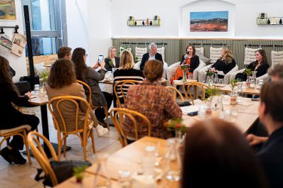 Am 19. November 2025 nahm Bundesministerin Claudia Plakolm am Familienpolitischen Gespr&auml;ch &bdquo;Was, wenn&rsquo;s nicht klappt? &ndash; Wenn der Kinderwunsch weit entfernt oder unerf&uuml;llt ist&ldquo; teil.