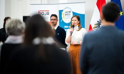 Am 26. November 2025 nahm Bundesministerin Claudia Plakolm gemeinsam mit Staatssekret&auml;rin Ulrike K&ouml;nigsberger-Ludwig an der Verleihung der Plakette zur Gesundheitskompetenten Offenen Jugendarbeit teil.