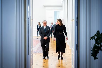 Am 28. November 2025 empfing Bundesministerin Claudia Plakolm (r.) den Gro&szlig;kanzler des Souver&auml;nen Ritter- und Hospitalorden vom hl. Johannes zu Jerusalem von Rhodos und Malta Riccardo Patern&ograve; di Montecupo (l.) zu einem Arbeitsgespr&auml;ch.