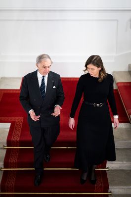 Am 28. November 2025 empfing Bundesministerin Claudia Plakolm (r.) den Gro&szlig;kanzler des Souver&auml;nen Ritter- und Hospitalorden vom hl. Johannes zu Jerusalem von Rhodos und Malta Riccardo Patern&ograve; di Montecupo (l.) zu einem Arbeitsgespr&auml;ch.