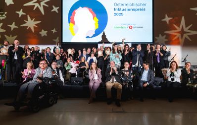 Am 2. Dezember 2025 besuchte Bundesministerin Claudia Plakolm die Inklusionspreis-Gala 2025 der Lebenshilfe &Ouml;sterreich in der Aula der Wissenschaften.