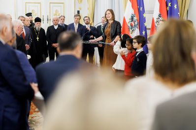 Am 17. Dezember 2025 lud Bundesministerin Claudia Plakolm (m.r.) Vertreterinnen und Vertreter der Kultusgemeinden zu einem weihnachtlichem Empfang ins Bundeskanzleramt.