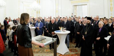 Am 17. Dezember 2025 lud Bundesministerin Claudia Plakolm Vertreterinnen und Vertreter der Kultusgemeinden zu einem weihnachtlichem Empfang ins Bundeskanzleramt.