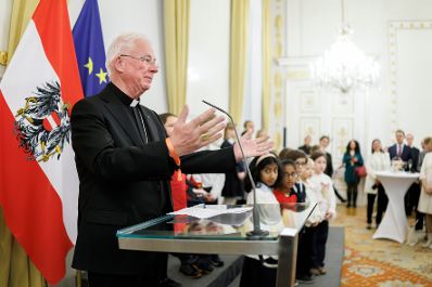 Am 17. Dezember 2025 lud Bundesministerin Claudia Plakolm Vertreterinnen und Vertreter der Kultusgemeinden zu einem weihnachtlichem Empfang ins Bundeskanzleramt.