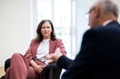 Am 2. Juni 2026 traf Bundesministerin Claudia Bauer (l.) im Rahmen ihres Bundesl&auml;ndertages den Tiroler Landeshauptmann Anton Mattle (r.).