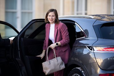 Am 6. J&auml;nner 2026 nahm Bundesministerin Claudia Plakolm (im Bild) am Treffen der Coalition of the Willing teil.