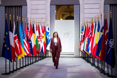 Am 6. J&auml;nner 2026 nahm Bundesministerin Claudia Plakolm (im Bild) am Treffen der Coalition of the Willing teil.