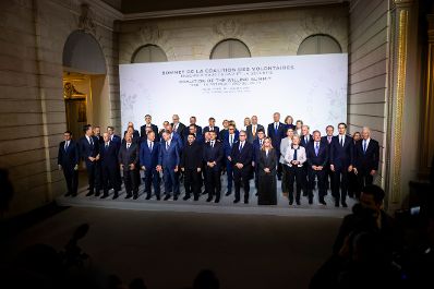 Am 6. J&auml;nner 2026 nahm Bundesministerin Claudia Plakolm am Treffen der Coalition of the Willing teil.