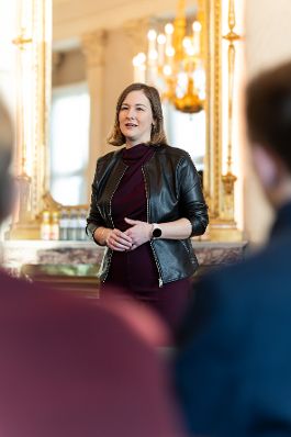 Am 7. J&auml;nner 2026 empfing Bundesministerin Claudia Plakolm (im Bild) eine Besuchergruppe im Bundeskanzleramt.
