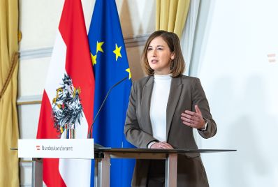 Am 8. J&auml;nner 2026 pr&auml;sentierte Bundesministerin Claudia Plakolm (im Bild) die aktuellen Zivildienst-Zahlen.