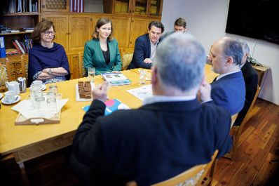 Am 16. J&auml;nner 2026 traf Bundesministerin Claudia Bauer (2.v.l.) im Rahmen ihres Bundesl&auml;ndertages Vertreterinnen und Vertretern der Burgenl&auml;ndischen Kroaten.