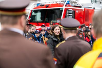 Am 24. J&auml;nner 2026 empfing Bundesministerin Claudia Bauer (m.) die Gewinnerinnen und Gewinner des Bundesfeuerwehrjugendleistungsbewerbs im Bundeskanzleramt in Wien.