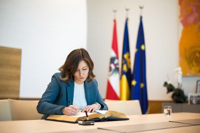 Am 27. J&auml;nner 2026 besuchte Bundesministerin Claudia Bauer (im Bild) Landeshauptfrau Johanna Mikl-Leitner.