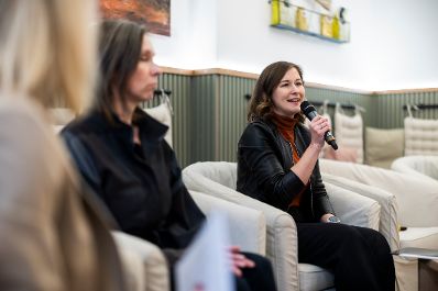 Am 28. J&auml;nner 2026 nahm Bundesministerin Claudia Bauer (r.) an den Familienpolitischen Gespr&auml;chen teil.
